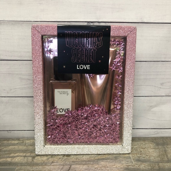 ✨NEW!✨ Love by Victoria’s Secret Travel Gift Set - Picture 2 of 8